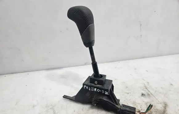 Mitsubishi Pajero Gear shifter/selector 