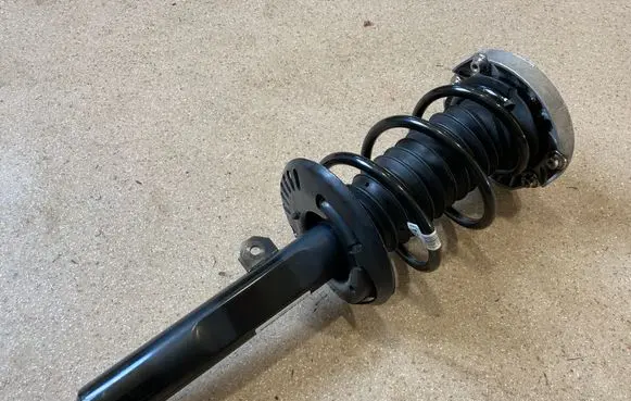 BMW 1 F40 Front shock absorber/damper 6877060 6892617
