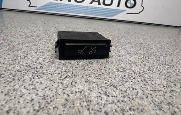 BMW 5 E39 Tailgate opening switch 8365579