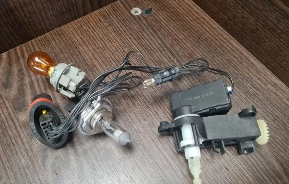 Peugeot Partner Headlight level adjustment motor 
