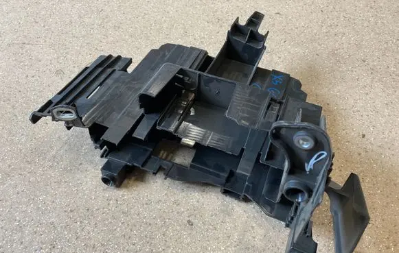 BMW X3 G01 Engine control unit holder 8632555