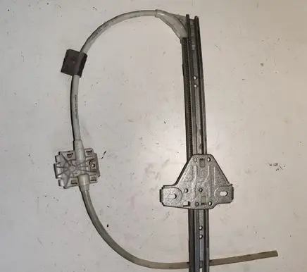 Rear door manual window regulator