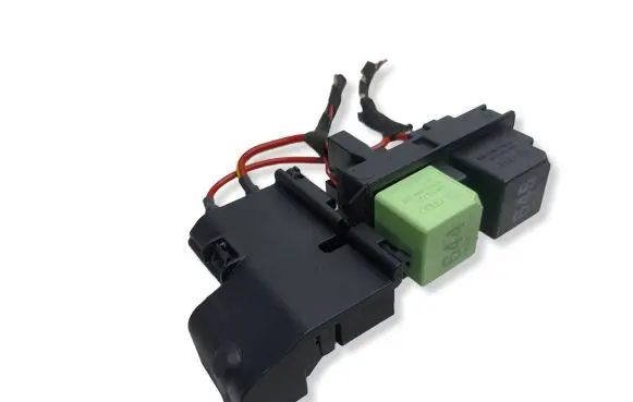 Audi A4 S4 B9 Relay mounting block 8W0937503 01072015 180150