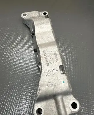 Peugeot 508 II Engine mounting bracket 9839268780 2019311901
