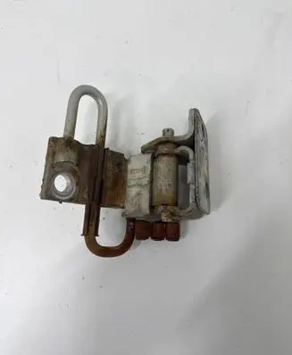 Volkswagen Golf IV Front door lower hinge 