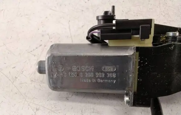Mercedes-Benz E W212 Seat adjustment motor 0390203368