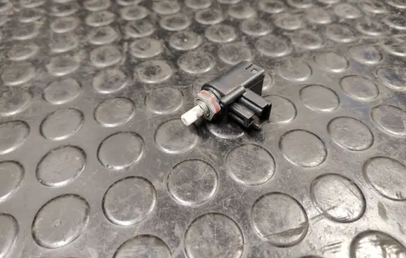 Peugeot 4008 Clutch pedal sensor 