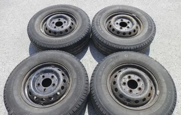Volkswagen II LT R15 steel rim 2D0601027E