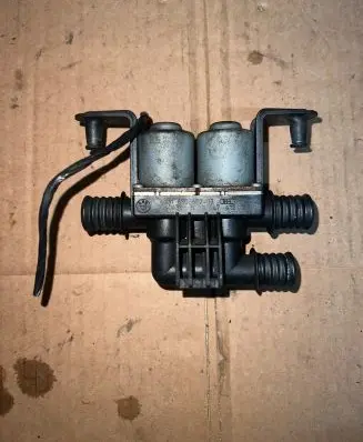 BMW X5 E53 Coolant heater control valve 6906652 40630