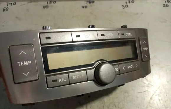 Toyota Avensis T250 Climate control unit 5590205050G 5D250EB