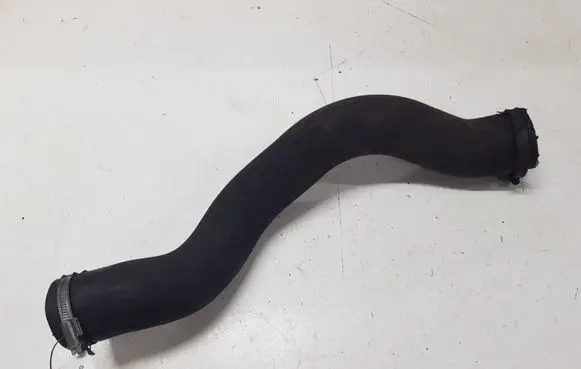 Volvo V40 Intercooler pipe mounting bracket 