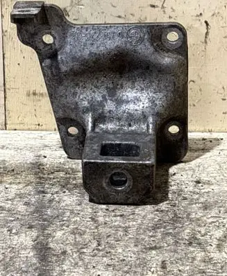 BMW 5 E39 Engine mounting bracket 6751226 22116751226 22111096076