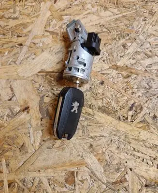 Peugeot 508 Ignition lock E1105995