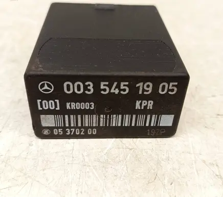 Mercedes-Benz E W124 Fuel pump relay 0035451905 A0035451905
