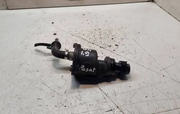 Volkswagen PASSAT B5 Vacuum pump 028207A