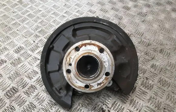 Rear wheel hub