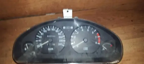 Mitsubishi Carisma Speedometer (instrument cluster) mr270100