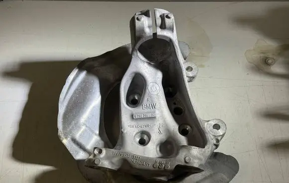 Front wheel hub