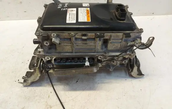 Toyota Prius (XW50) Voltage converter inverter g9200-47240
