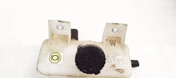 Nissan NV200 Brake fluid reservoir