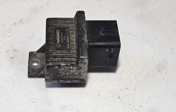 Opel Vivaro Glow plug pre-heat relay 9640469680