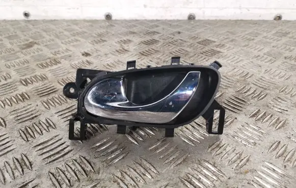 Nissan X-Trail T32 Front door interior handle LH2