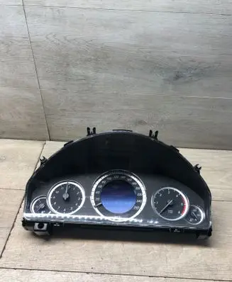 Mercedes-Benz E W212 Speedometer (instrument cluster) 2129013202 A2C82045300