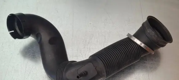 Opel Insignia A Air intake hose/pipe 55560898 329788454