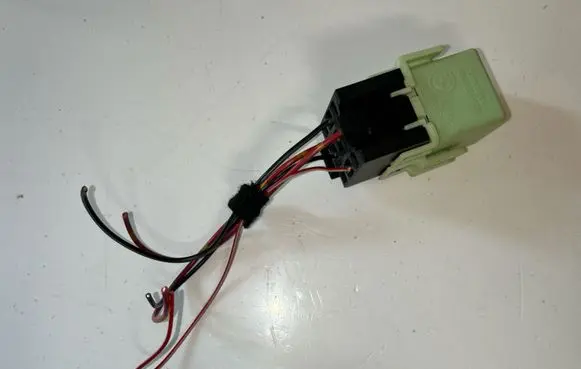 BMW 3 E46 Other relay 8373700