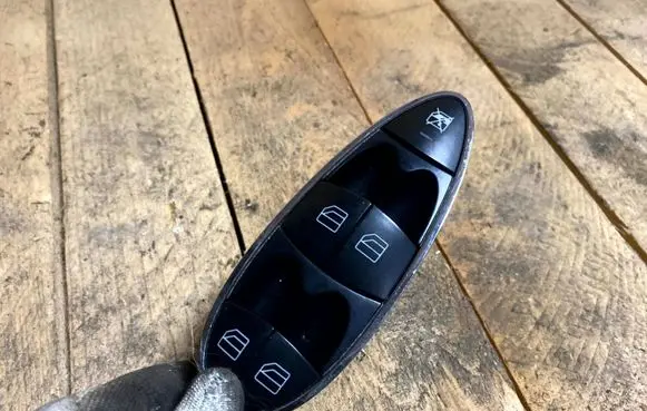 Mercedes-Benz E W211 Electric window control switch A2118219951 2118219951