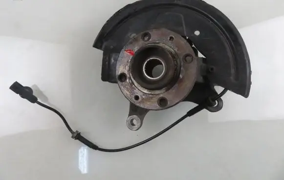 Dacia Dokker Front wheel hub spindle knuckle 