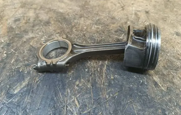 Volkswagen Scirocco Piston with connecting rod CAV