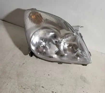 Toyota Corolla Verso AR10 Headlight/headlamp