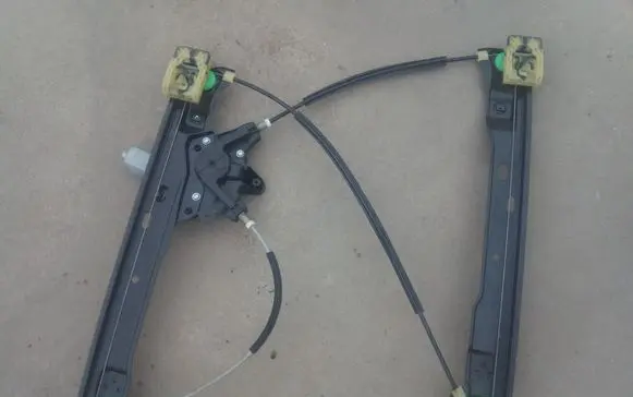 Ford Grand C-MAX Front door window regulator with motor