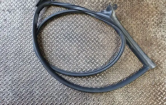 Volkswagen Arteon Front door rubber seal 3G8867338