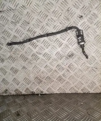 Volkswagen Golf V Fuel main line pipe