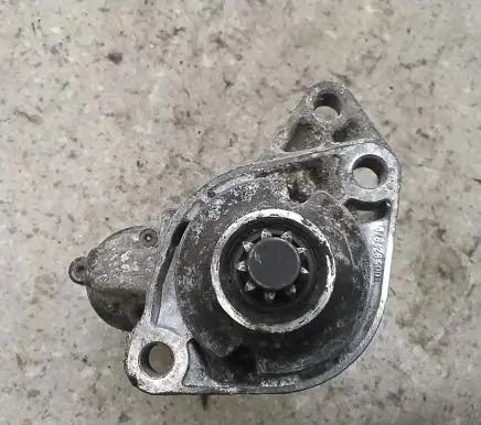 Volkswagen Golf IV Starter motor 1005821879