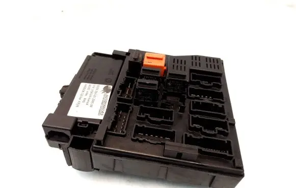 BMW Z4 E85 E86 Fuse module 6905228 8378113