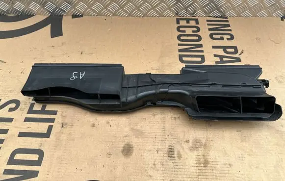 Volkswagen PASSAT B8 Air intake duct part 5Q0129254A