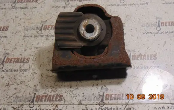 Toyota Avensis T270 Engine mount bracket