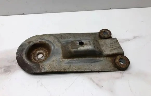 Audi A4 S4 B7 8E 8H Engine mounting bracket 8E0399540