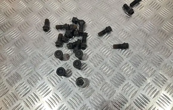 BMW 2 F22 F23 Anti-theft wheel nuts and lock TM16763