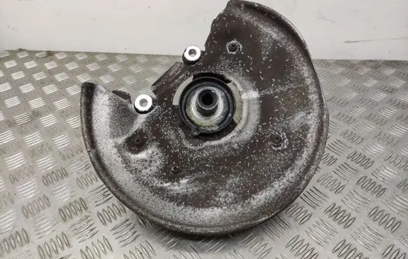 Rear wheel hub