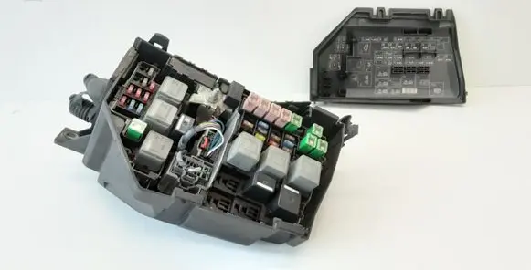 Ford Galaxy Fuse module 6G9T14A076 6G9T14A076AC