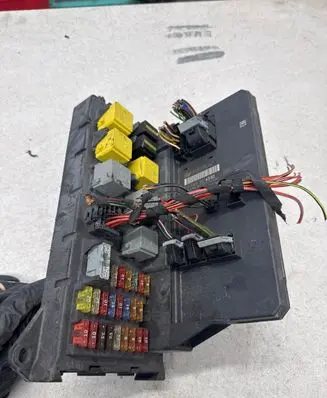 Mercedes-Benz Sprinter W906 Fuse module A9069006303 A9069017501 A9069024301