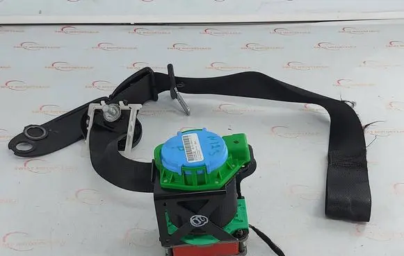 Mercedes-Benz CLC CL203 Front seatbelt 306364710