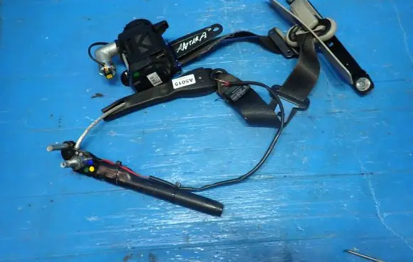 Opel Antara Front seatbelt 95473470