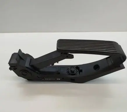 Mercedes-Benz S W221 Accelerator throttle pedal A2203000104