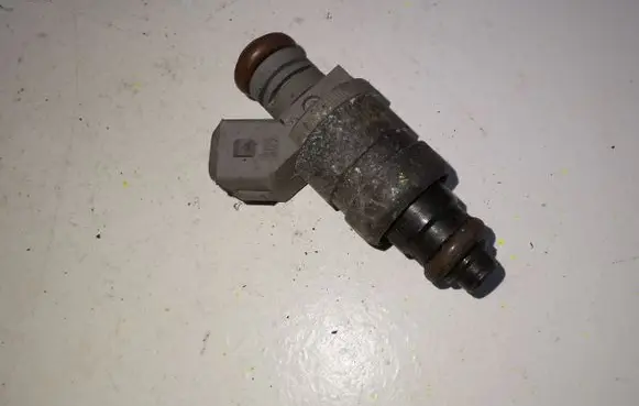 Audi A3 S3 8L Fuel injector 06A906031A