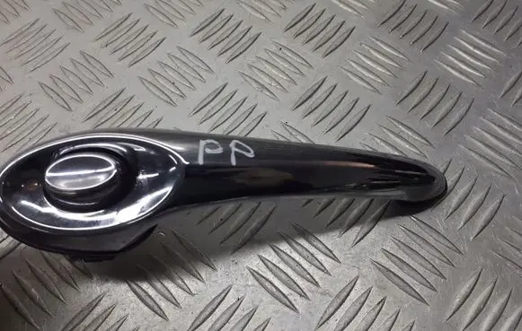 Chrysler PT Cruiser Front door exterior handle/bracket 04724912AC
